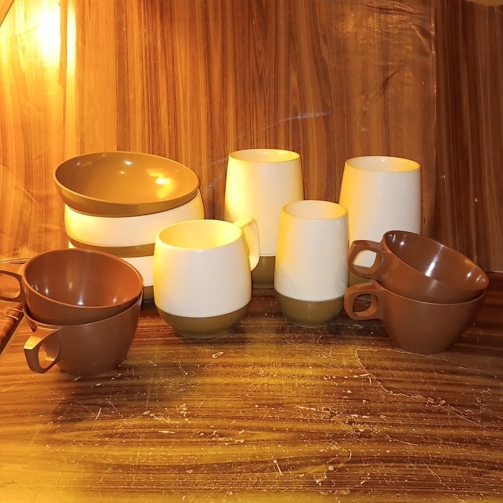 Vintage 1970s brown white Melmac dishes